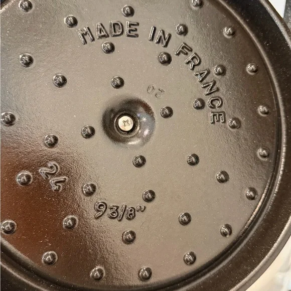 🤍 Staub 4qt Cast Iron Dutch Oven – White Truffle, Original Packaging - Picture 8 of 12